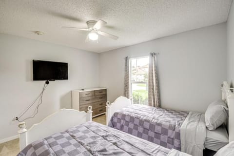 Private Yard • Near Parks & Beach • 4 Smart TVs House in Palm Coast