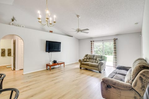 Private Yard • Near Parks & Beach • 4 Smart TVs House in Palm Coast