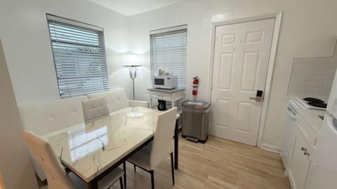 Cozy 1BR Beach Apartment Walk to Miami Beach Apartment in Flamingo Lummus