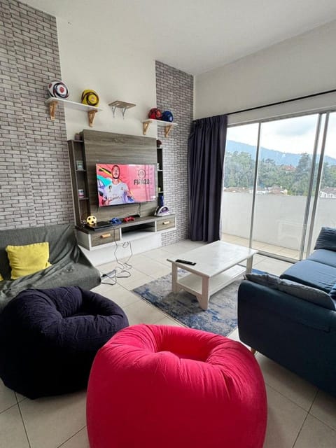 Communal lounge/ TV room, Game Room, TV and multimedia, Living room, Seating area, Evening entertainment