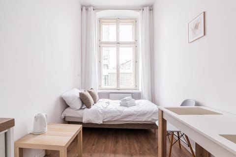 Bed, Living room, Photo of the whole room, Seating area, Bedroom, towels