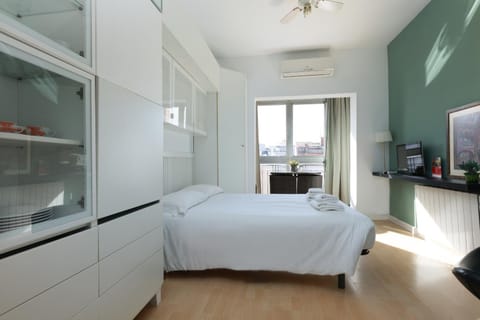 Bed, Living room
