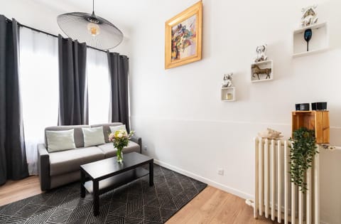 Living room, Seating area, internet