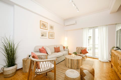 TV and multimedia, Living room, Seating area, air conditioner