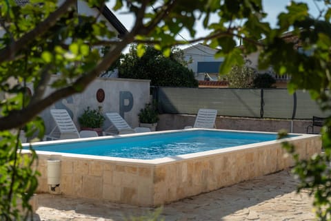 Pool view, Swimming pool, sunbed