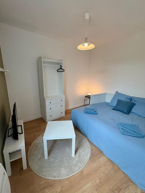 Bed, TV and multimedia, Living room, Photo of the whole room, Bedroom