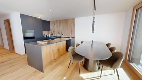 Kitchen or kitchenette, Dining area, stove