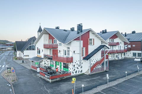 Property building, Day, Street view