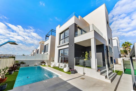 Property building, Facade/entrance, Off site