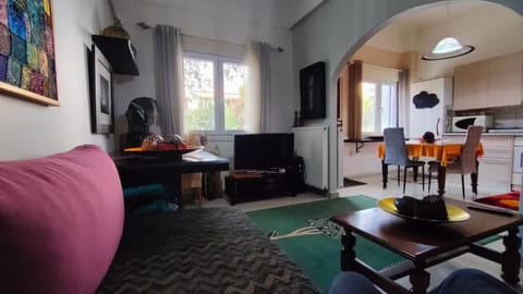 Long-Stay Family & Work Oasis -20 min to Center & Sea House in Piraeus Regional Unit, Greece