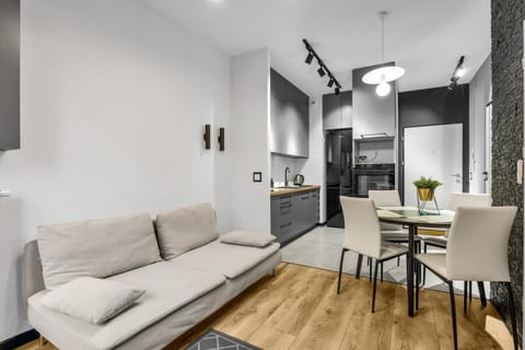 Kitchen or kitchenette, Living room, Seating area, Dining area, oven