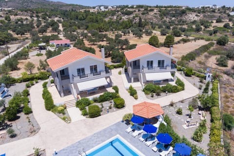 Property building, Neighbourhood, Bird's eye view, Pool view, Street view, Swimming pool, Location, Parking, sunbed