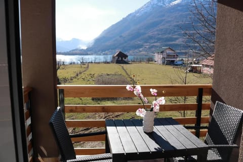 Spring, Day, Natural landscape, View (from property/room), Balcony/Terrace, Dining area, Lake view, Mountain view, River view