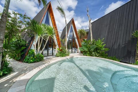 Property building, Garden, Garden, Bedroom, Swimming pool