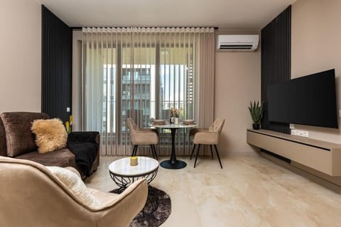 Communal lounge/ TV room, TV and multimedia, Living room, Seating area, Evening entertainment, air conditioner