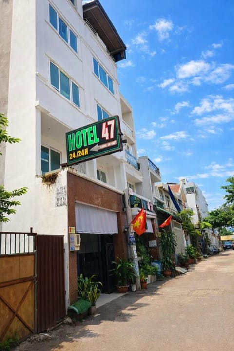 Property building, Day