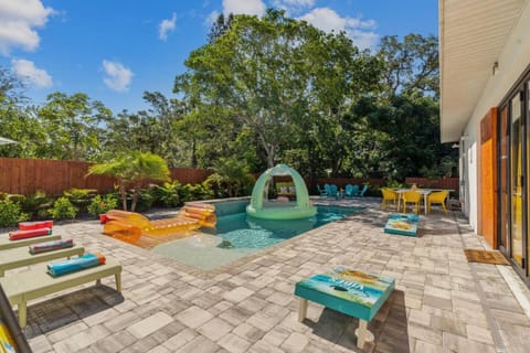 6br Sleeps 21 Tropical Villa Heated Pool Hot Tub House in Bradenton