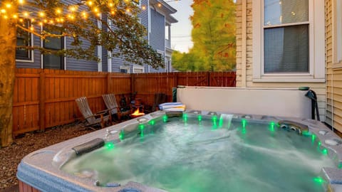 6br New Orleans Speakeasy Hot Tub & Playground House in Louisville