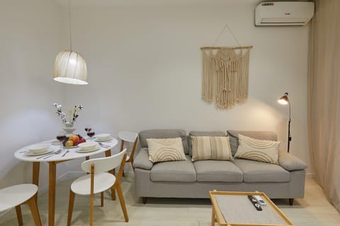 Living room, Seating area, Dining area, air conditioner