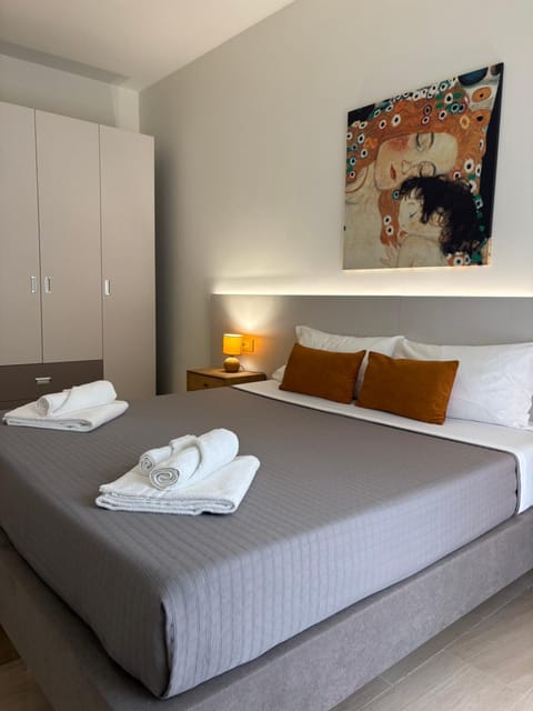 Bed, Bedroom, towels, wardrobe