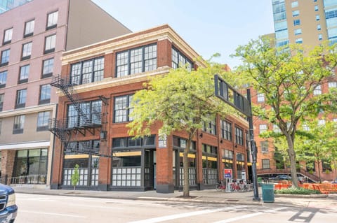 The 333 Suites 202 - Stay for 6 Apartment in Cincinnati