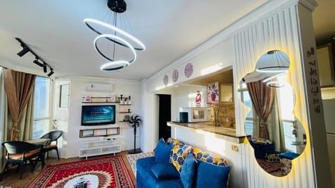Communal lounge/ TV room, TV and multimedia, Kitchen or kitchenette, Seating area, Evening entertainment, minibar