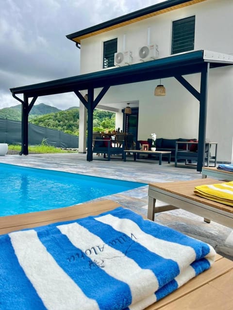 Property building, Patio, Day, Natural landscape, Mountain view, Pool view, Swimming pool, Swimming pool, sunbed