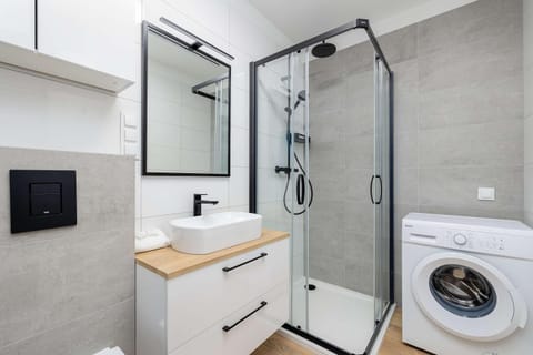 Shower, Toilet, Bathroom, washing machine