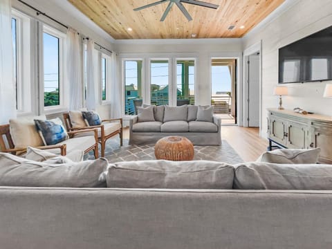 Summer Wind l Ocean Views, Steps to Beach, Private Pool and Jacuzzi, Golf Cart, Bikes, Ample Parking House in Seagrove Beach