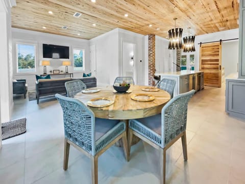 Summer Wind l Ocean Views, Steps to Beach, Private Pool and Jacuzzi, Golf Cart, Bikes, Ample Parking House in Seagrove Beach