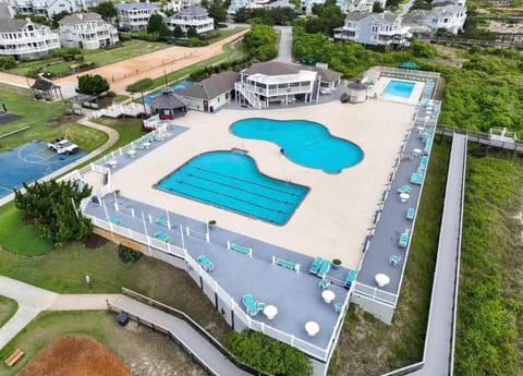 New Listing Beach Access Pools & Family Fun House in Corolla