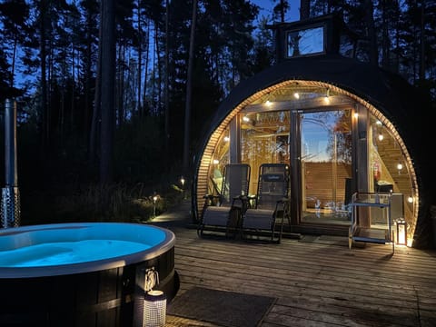 Property building, Hot Tub