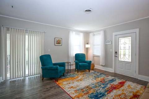 Charming 2 bedroom house in downtown Lexington House in Leesville