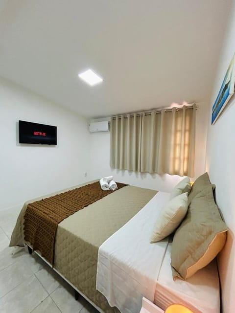 Bed, TV and multimedia, Photo of the whole room, Bedroom, air conditioner