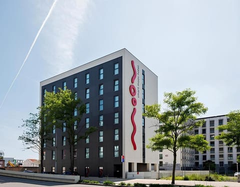 Property building, Facade/entrance