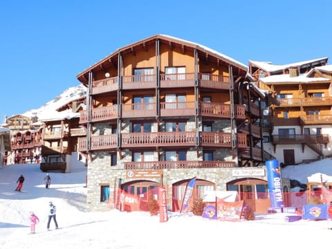 Property building, Skiing