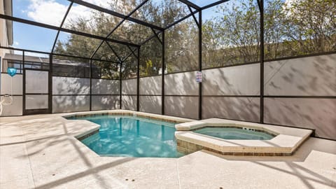 Patio, Hot Tub, Swimming pool