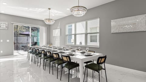 Seating area, Dining area