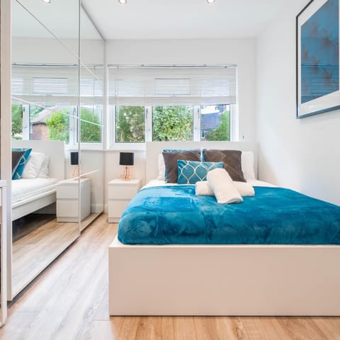 Bed, Photo of the whole room