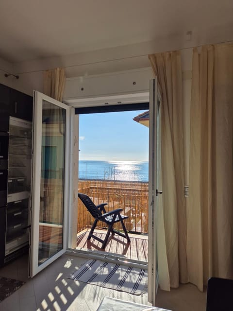 View (from property/room), Balcony/Terrace, Sea view, sunbed