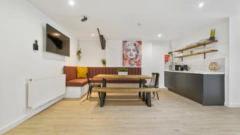 Kitchen or kitchenette, Living room, Dining area