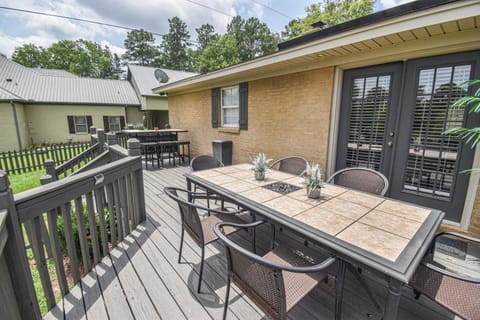 Waterfront Home with Spacious Outdoor Deck Boat Slip House in Tuscaloosa