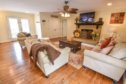 Waterfront Home with Spacious Outdoor Deck Boat Slip House in Tuscaloosa