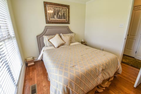 Waterfront Home with Spacious Outdoor Deck Boat Slip House in Tuscaloosa