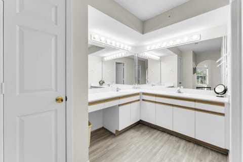 Branson 2BR Retreat | Jacuzzi + Gym + Pools House in Hollister