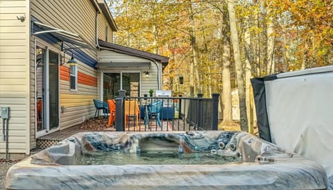 Sleeps 13 Private Sauna Hot Tub Game Room House in Coolbaugh Township