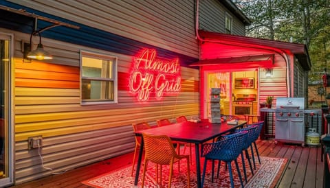 Sleeps 13 Private Sauna Hot Tub Game Room House in Coolbaugh Township