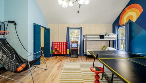 Sleeps 13 Private Sauna Hot Tub Game Room House in Coolbaugh Township