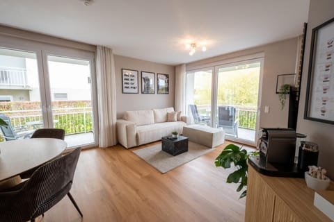 TV and multimedia, Coffee/tea facilities, Balcony/Terrace, Living room, Seating area, Dining area, Evening entertainment