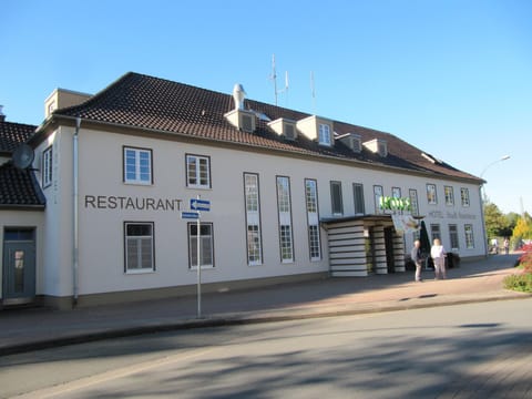 Facade/entrance